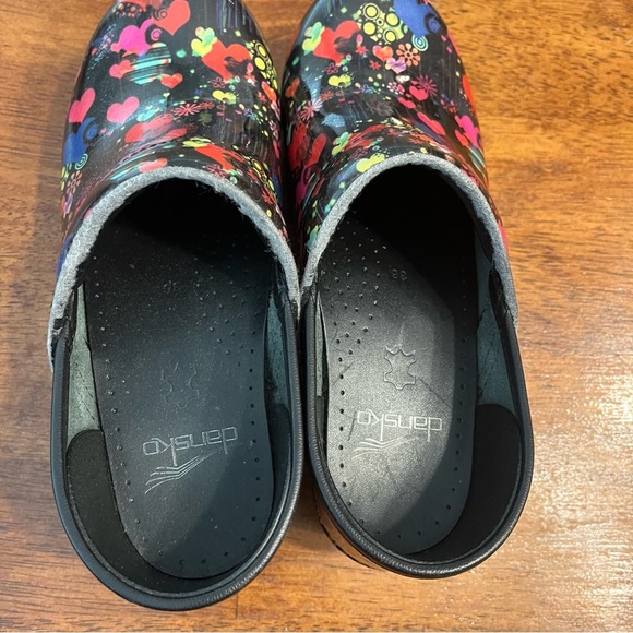 Dansko Valentine hearts red pink purple black clogs size 36 ladies 5.5-6 - Picture 11 of 12